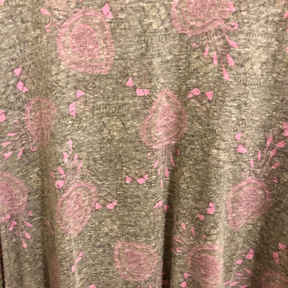 Light Grey with Floral Perfect Tee Size Medium - Picture 2 of 4